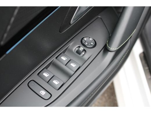 Peugeot 208 1.2 PureTech GT-Line | Automaat | Navigatie | Camera | Black Diamond | All season | 22.000km | ActivLease financial lease