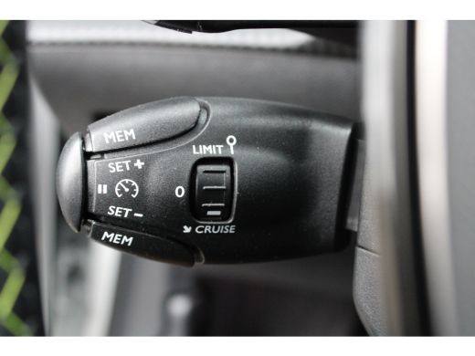 Peugeot 208 1.2 PureTech GT-Line | Automaat | Navigatie | Camera | Black Diamond | All season | 22.000km | ActivLease financial lease