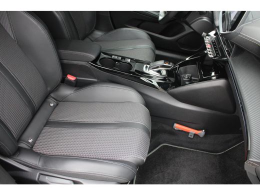 Peugeot 208 1.2 PureTech GT-Line | Automaat | Navigatie | Camera | Black Diamond | All season | 22.000km | ActivLease financial lease