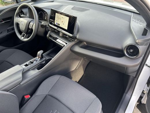 Toyota C-HR 1.8 Hybrid 140 Dynamic | Nieuwe auto | Direct uit voorraad leverbaar | ActivLease financial lease