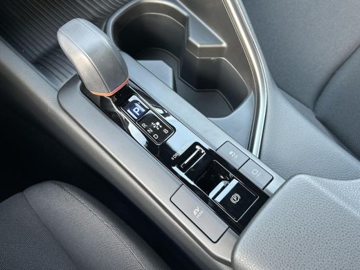 Toyota C-HR 1.8 Hybrid 140 Dynamic | Nieuwe auto | Direct uit voorraad leverbaar | ActivLease financial lease