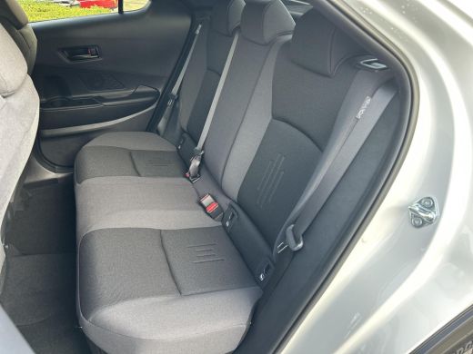 Toyota C-HR 1.8 Hybrid 140 Dynamic | Nieuwe auto | Direct uit voorraad leverbaar | ActivLease financial lease