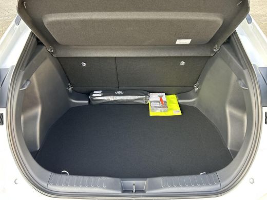 Toyota C-HR 1.8 Hybrid 140 Dynamic | Nieuwe auto | Direct uit voorraad leverbaar | ActivLease financial lease