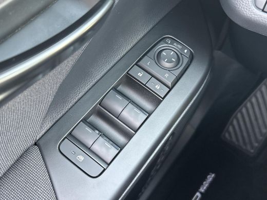 Toyota C-HR 1.8 Hybrid 140 Dynamic | Nieuwe auto | Direct uit voorraad leverbaar | ActivLease financial lease