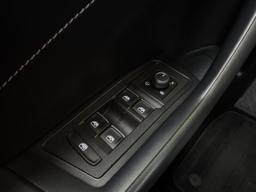 Volkswagen T-Roc 1.5 TSI 150PK DSG STYLE SPORT LED/NAVI/CARPLAY ActivLease financial lease