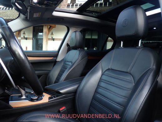 Alfa Romeo Stelvio 2.0T Q4 AWD First Edition PANODAK/DAB/CAMERA/MEMORY/NAVI ActivLease financial lease