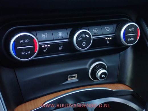 Alfa Romeo Stelvio 2.0T Q4 AWD First Edition PANODAK/DAB/CAMERA/MEMORY/NAVI ActivLease financial lease