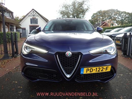 Alfa Romeo Stelvio 2.0T Q4 AWD First Edition PANODAK/DAB/CAMERA/MEMORY/NAVI ActivLease financial lease