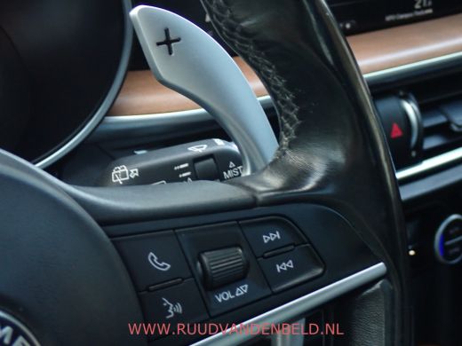 Alfa Romeo Stelvio 2.0T Q4 AWD First Edition PANODAK/DAB/CAMERA/MEMORY/NAVI ActivLease financial lease