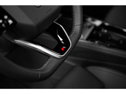 Audi Q3 S edition | Adaptive cruise control | Audi sound system | Cruise control ActivLease financial lease