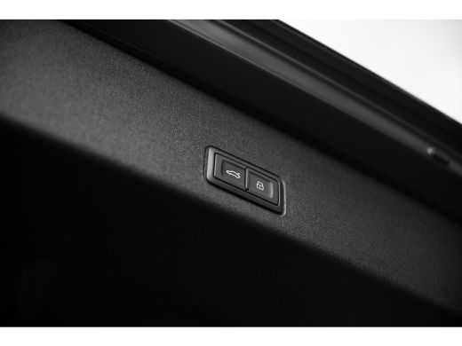 Audi Q3 S edition | Adaptive cruise control | Audi sound system | Cruise control ActivLease financial lease