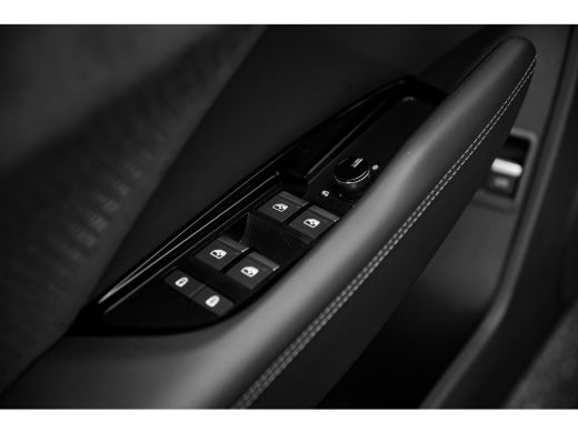 Audi Q3 S edition | Adaptive cruise control | Audi sound system | Cruise control ActivLease financial lease