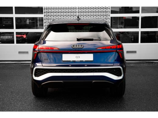 Audi Q3 S edition | Adaptive cruise control | Audi sound system | Cruise control ActivLease financial lease