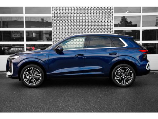 Audi Q3 S edition | Adaptive cruise control | Audi sound system | Cruise control ActivLease financial lease