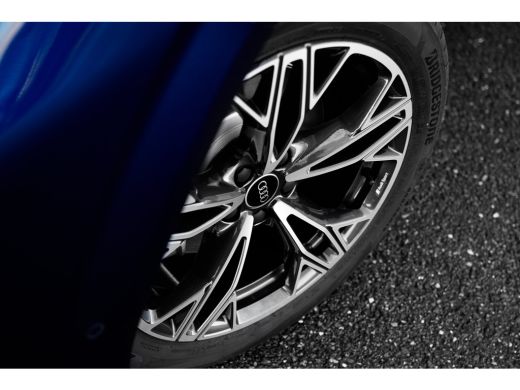 Audi Q3 S edition | Adaptive cruise control | Audi sound system | Cruise control ActivLease financial lease