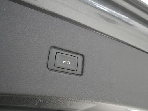 Audi Q8 55 TFSI e quattro 395pk Pro Line S-Line Navigatie Stoelverwarming Luchtvering Carplay 52 ActivLease financial lease