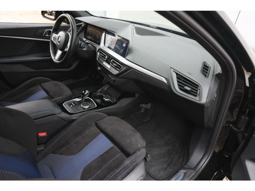 BMW 1 Serie 118i High Executive M Sport Automaat / Panoramadak / Achteruitrijcamera / Comfort Access / Adapti... ActivLease financial lease