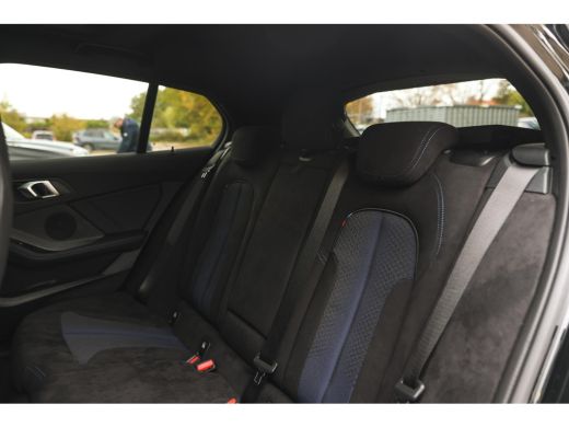 BMW 1 Serie 118i High Executive M Sport Automaat / Panoramadak / Achteruitrijcamera / Comfort Access / Adapti... ActivLease financial lease