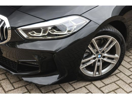 BMW 1 Serie 118i High Executive M Sport Automaat / Panoramadak / Achteruitrijcamera / Comfort Access / Adapti... ActivLease financial lease