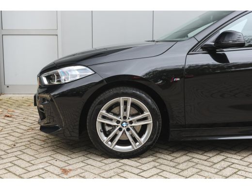 BMW 1 Serie 118i High Executive M Sport Automaat / Panoramadak / Achteruitrijcamera / Comfort Access / Adapti... ActivLease financial lease