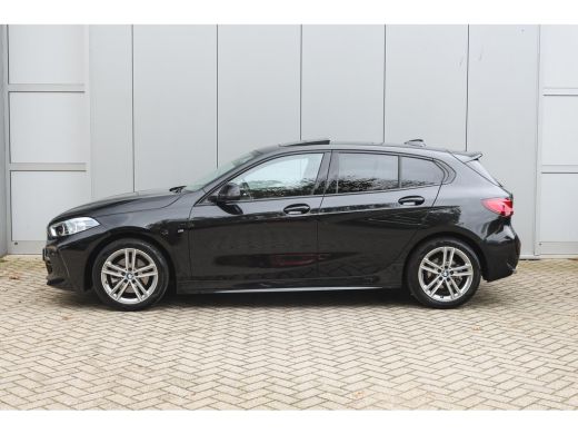 BMW 1 Serie 118i High Executive M Sport Automaat / Panoramadak / Achteruitrijcamera / Comfort Access / Adapti... ActivLease financial lease