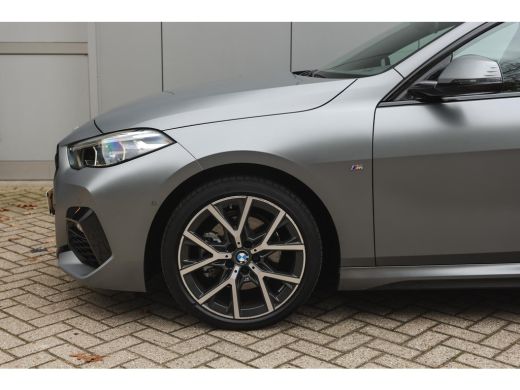 BMW 2 Serie 218i High Executive M Sport Automaat / Panoramadak / Sportstoelen / Achteruitrijcamera / Stuurver... ActivLease financial lease