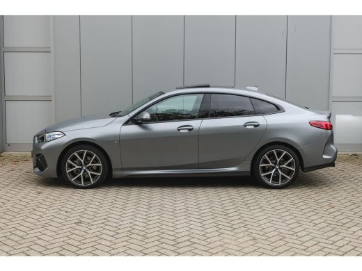 BMW 2 Serie 218i High Executive M Sport Automaat / Panoramadak / Sportstoelen / Achteruitrijcamera / Stuurver... ActivLease financial lease