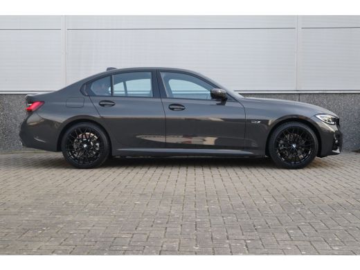 BMW 3 Serie M-Sport M Schaalstoelen / Dravit Grau / HiFi / Camera / ActivLease financial lease