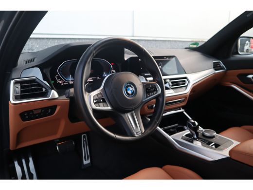 BMW 3 Serie M-Sport M Schaalstoelen / Dravit Grau / HiFi / Camera / ActivLease financial lease
