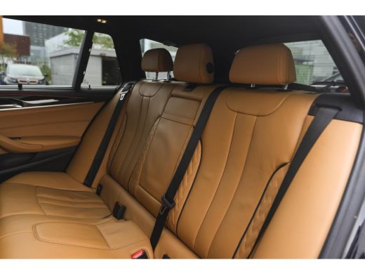 BMW 5 Serie Touring 530e High Executive M Sport Automaat / Panoramadak / Trekhaak / Stoelventilatie / Soft-Cl... ActivLease financial lease