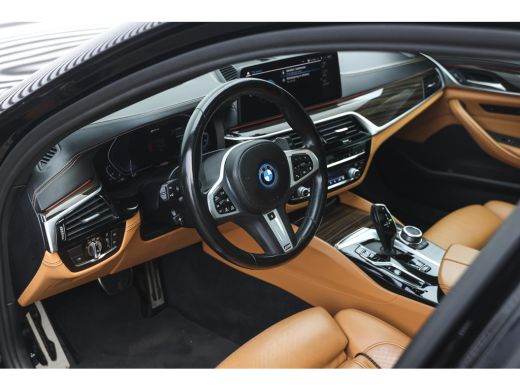 BMW 5 Serie Touring 530e High Executive M Sport Automaat / Panoramadak / Trekhaak / Stoelventilatie / Soft-Cl... ActivLease financial lease