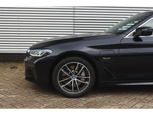 BMW 5 Serie Touring 530e High Executive M Sport Automaat / Panoramadak / Trekhaak / Stoelventilatie / Soft-Cl... ActivLease financial lease