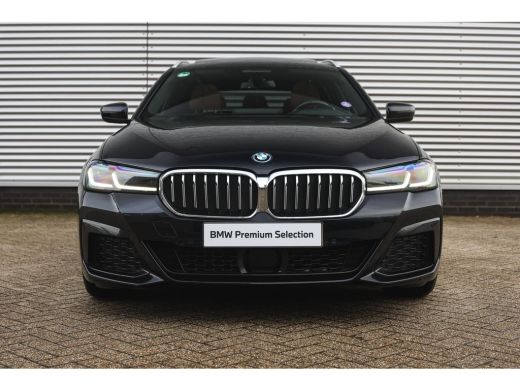 BMW 5 Serie Touring 530e High Executive M Sport Automaat / Panoramadak / Trekhaak / Stoelventilatie / Soft-Cl... ActivLease financial lease