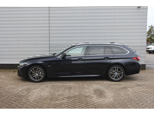 BMW 5 Serie Touring 530e High Executive M Sport Automaat / Panoramadak / Trekhaak / Stoelventilatie / Soft-Cl... ActivLease financial lease
