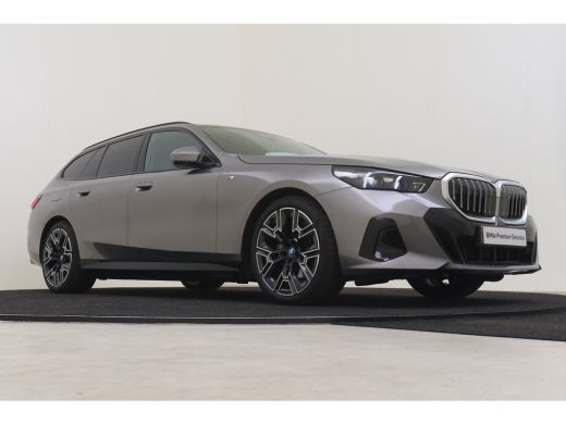 BMW 5 Serie Touring 530e M Sport Automaat / Trekhaak / Achteruitrijcamera / Comfort Access / Adaptieve LED / ... ActivLease financial lease