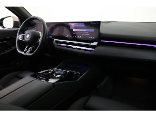 BMW 5 Serie Touring 530e M Sport Automaat / Trekhaak / Achteruitrijcamera / Comfort Access / Adaptieve LED / ... ActivLease financial lease