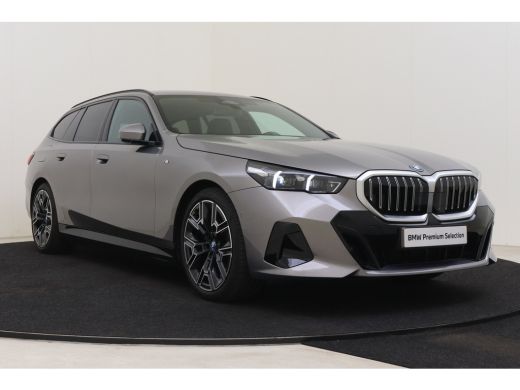 BMW 5 Serie Touring 530e M Sport Automaat / Trekhaak / Achteruitrijcamera / Comfort Access / Adaptieve LED / ... ActivLease financial lease