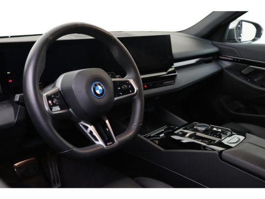 BMW 5 Serie Touring 530e M Sport Automaat / Trekhaak / Achteruitrijcamera / Comfort Access / Adaptieve LED / ... ActivLease financial lease