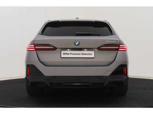 BMW 5 Serie Touring 530e M Sport Automaat / Trekhaak / Achteruitrijcamera / Comfort Access / Adaptieve LED / ... ActivLease financial lease