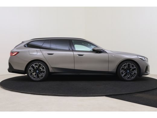 BMW 5 Serie Touring 530e M Sport Automaat / Trekhaak / Achteruitrijcamera / Comfort Access / Adaptieve LED / ... ActivLease financial lease