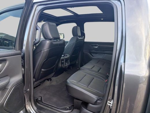 Dodge Ram 1500 1500 5.7 V8 4x4 Crew Cab Sport | Incl. Tonneau cover | Special striping| Wide boddy | Fuell velge... ActivLease financial lease