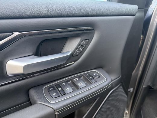 Dodge Ram 1500 1500 5.7 V8 4x4 Crew Cab Sport | Incl. Tonneau cover | Special striping| Wide boddy | Fuell velge... ActivLease financial lease