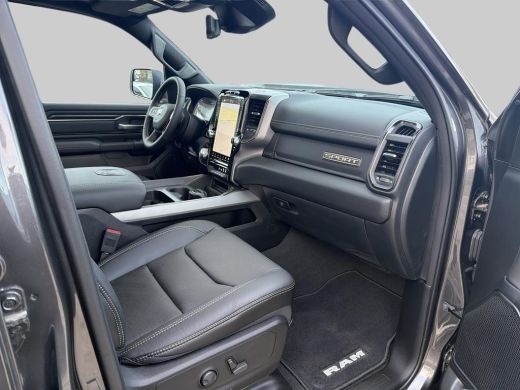 Dodge Ram 1500 1500 5.7 V8 4x4 Crew Cab Sport | Incl. Tonneau cover | Special striping| Wide boddy | Fuell velge... ActivLease financial lease