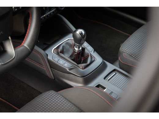 Ford Focus 1.0 EcoBoost Hybrid ST Line X Business | Trekhaak | Camera | Stoel/stuur/voorruit verwarming | Ap... ActivLease financial lease