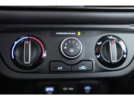 Hyundai i10 1.0 67pk Comfort Smart Airco | Cruise control | Camera | AppleCarplay | Digitaal dashboard | 1ste... ActivLease financial lease