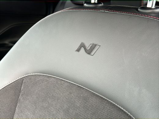 Hyundai Kona 1.6 GDI 141pk HEV N-Line | Premium audio | 360 camera | Bestuurdersstoel met geheugen | Adaptive ... ActivLease financial lease