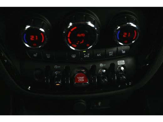 Mini Clubman Cooper Automaat / Achteruitrijcamera / Comfort Access / LED / Comfortstoelen / Stoelverwarming / ... ActivLease financial lease