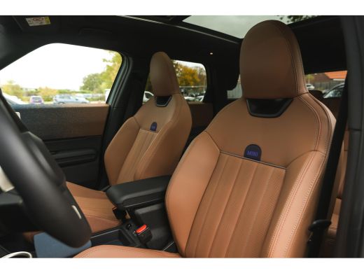 Mini Countryman E / Favoured Trim / Pakket XL / 18" Asteroid Spoke vibrant silver ActivLease financial lease