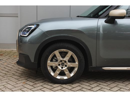 Mini Countryman E / Favoured Trim / Pakket XL / 18" Asteroid Spoke vibrant silver ActivLease financial lease