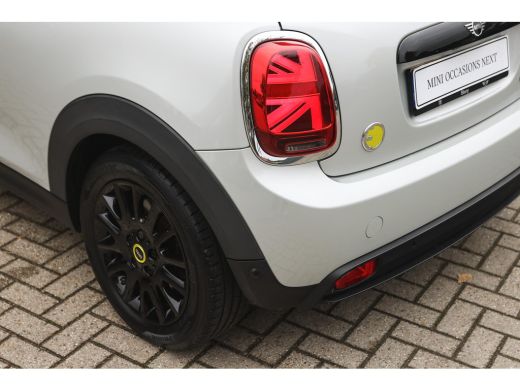 Mini Electric Classic / Sportstoelen / Achteruitrijcamera / LED / Airconditioning / Cruise Control / PDC ActivLease financial lease